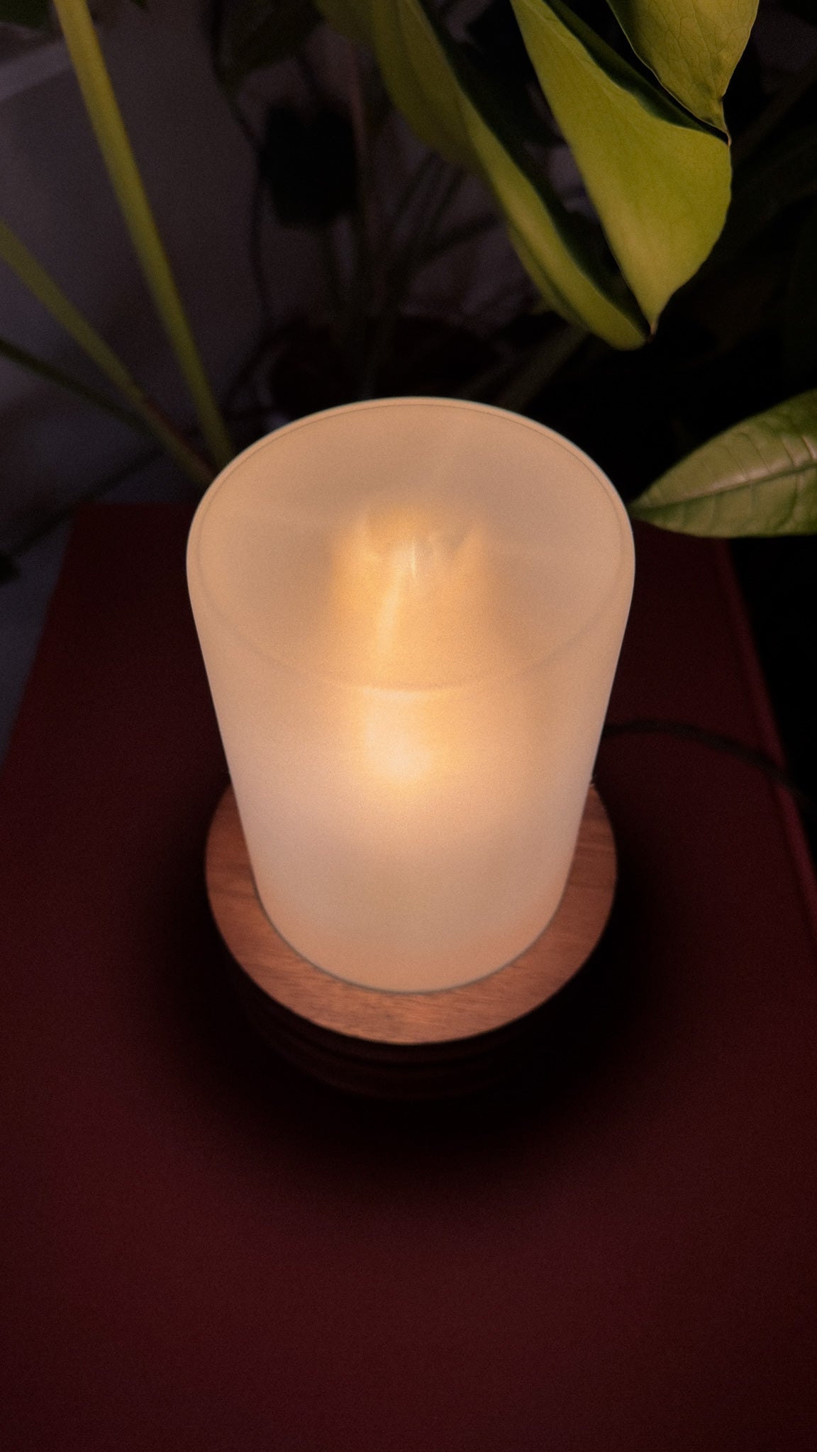 Handmade Walnut & Style Glass Dome Table Lamp with dimmer switch (Round)